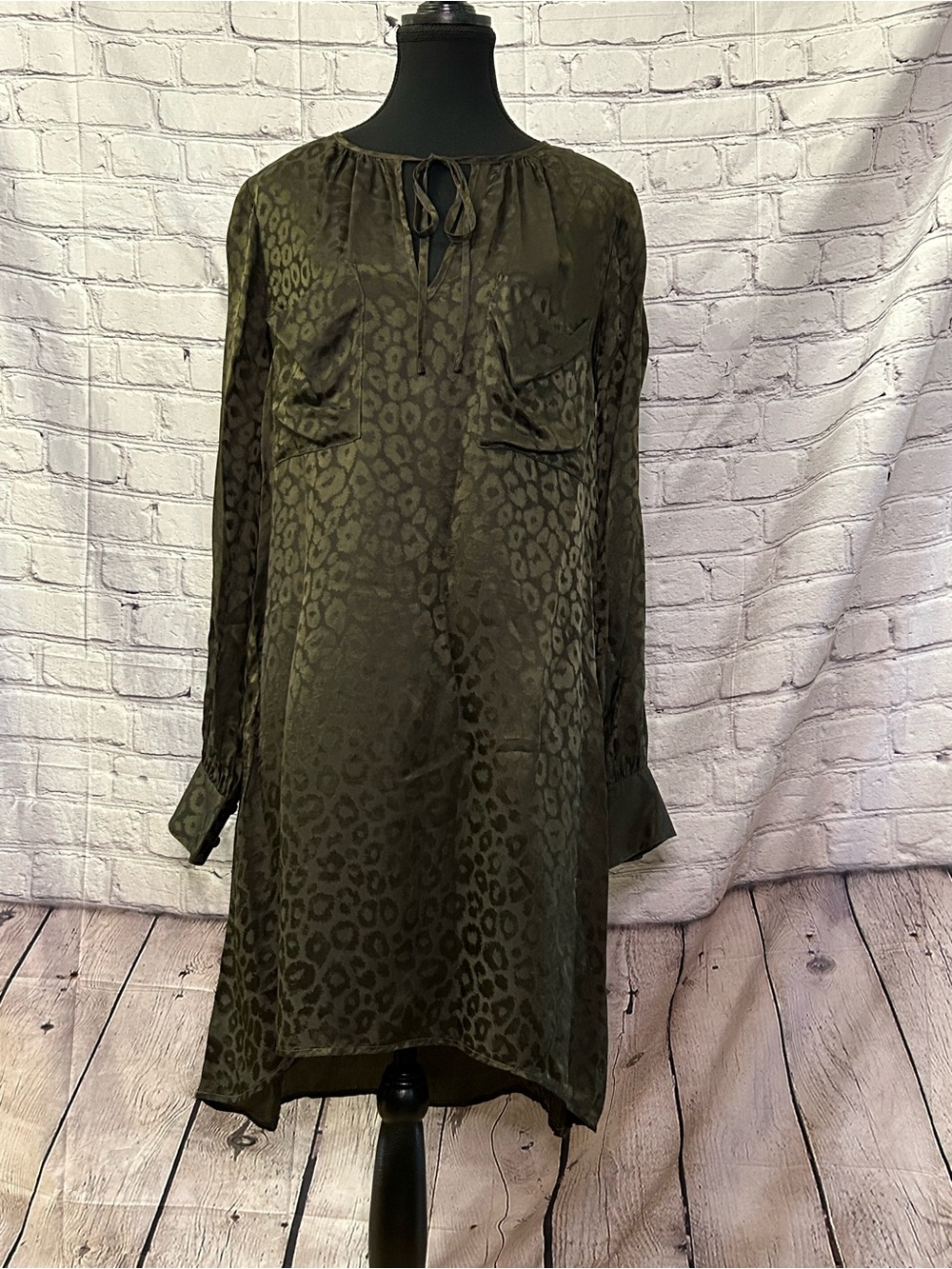 BCBGMaxAzria Olive Green Long Sleeve Leopard-Jacquard Tunic